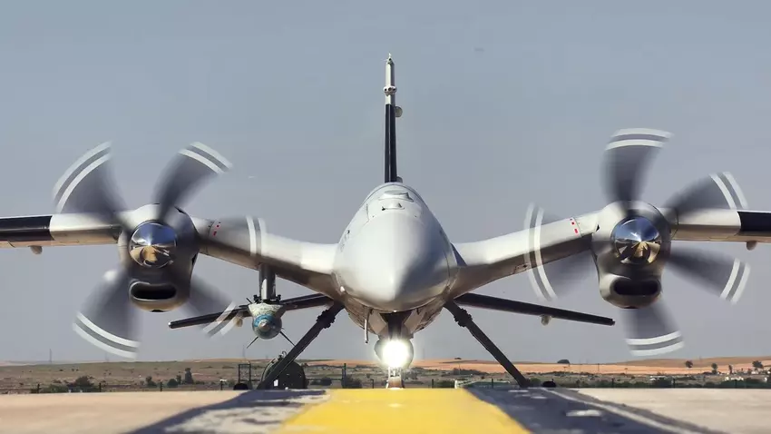 Turecki dron uderzeniowy Bayraktar Akinci po raz pierwszy zauważony na polu walki