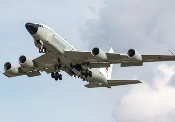 Samolot „NATO” Boeing RC-135W poleciał na ...