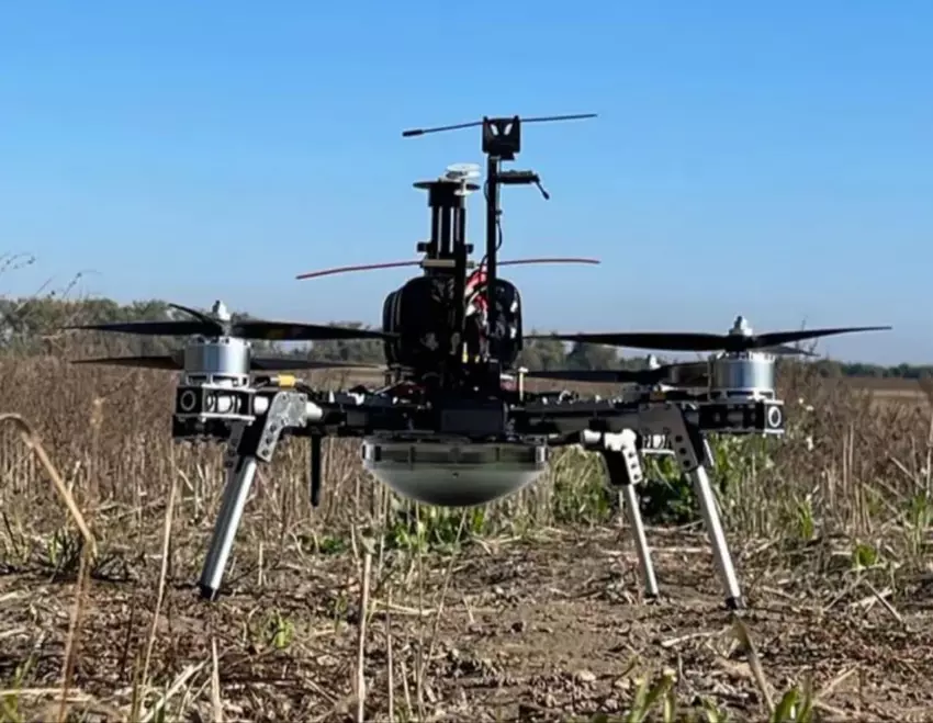 Finowie prezentują nowego drona szturmowego Steel Eagle ER opracowanego specjalnie dla ukraińskiej armii