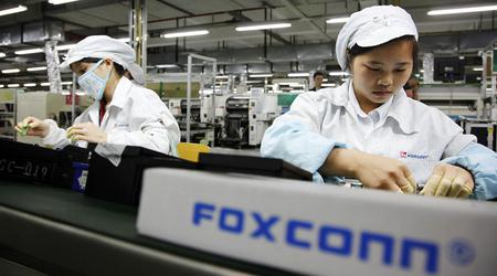 Wakacyjna sprzedaż smartfonów Apple zagrożona - Chiny ograniczają fabryki z powodu koronawirusa, a Foxconn zmniejsza wysyłki iPhone'ów z największej fabryki o 30%