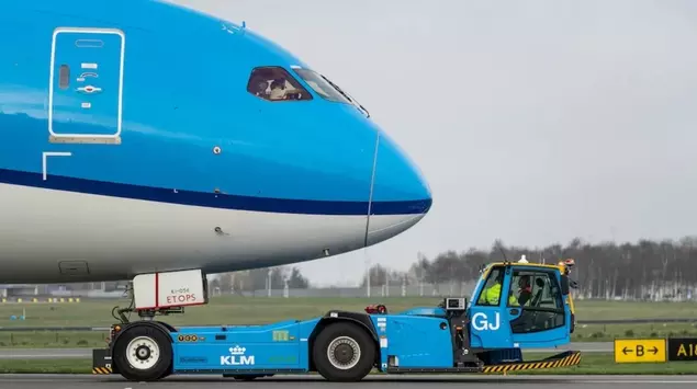 KLM wprowadziło do eksploatacji pierwsze elektryczne ...