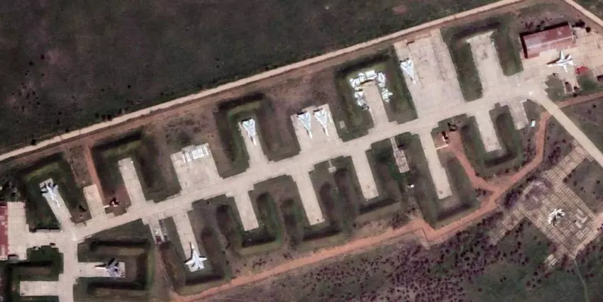 Siły Powietrzne Ukrainy potwierdziły zniszczenie dziewięciu rosyjskich samolotów wojskowych w bazie lotniczej na Krymie