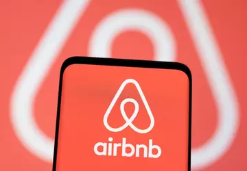 Airbnb blokuje imprezy sylwestrowe: Nowa polityka ...