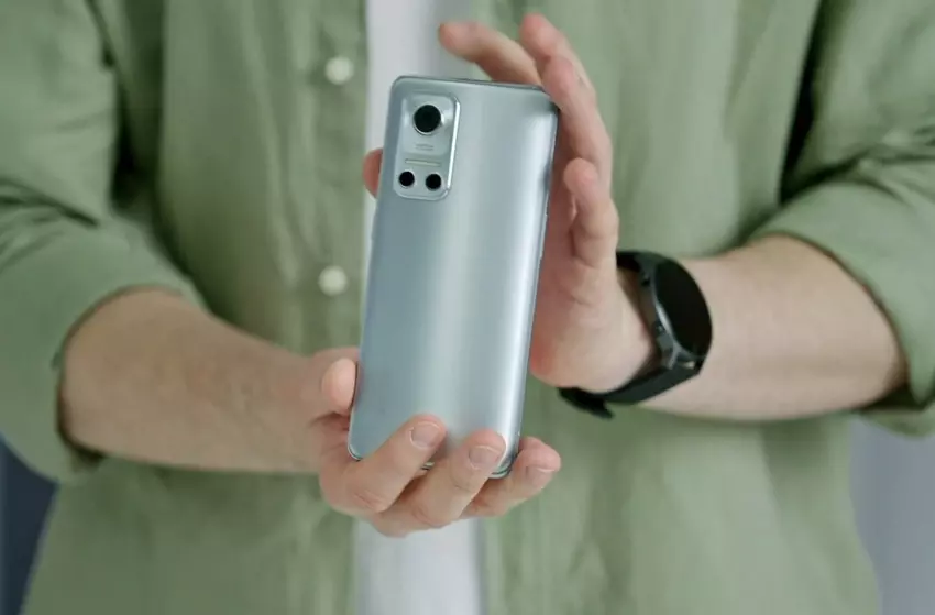 Nie tylko ładowanie magnetyczne MagDart: smartfon Realme Flash ma dwa aparaty 50 MP, OIS i wyświetlacz 120 Hz E4