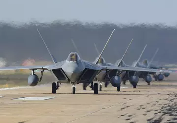 SCAS chce zatrzymać 33 myśliwce F-22 ...