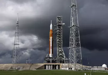 NASA przekłada start rakiety Space Launch ...