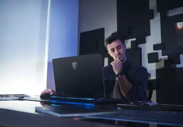 MSI ogłasza Titan GT77 z ekranem ...