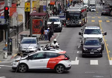 Wirusowy film przedstawiający "lekkomyślną" taksówkę-robota w ...