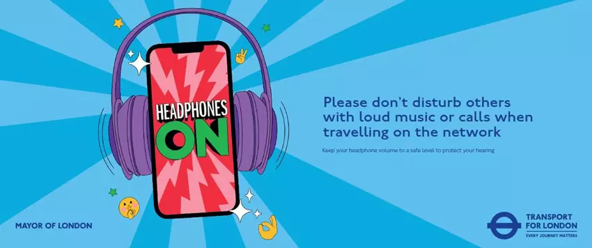 Plakat o znaczeniu używania słuchawek w transporcie publicznym