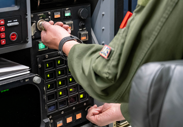 US Air Force pokazuje zdjęcia z ...