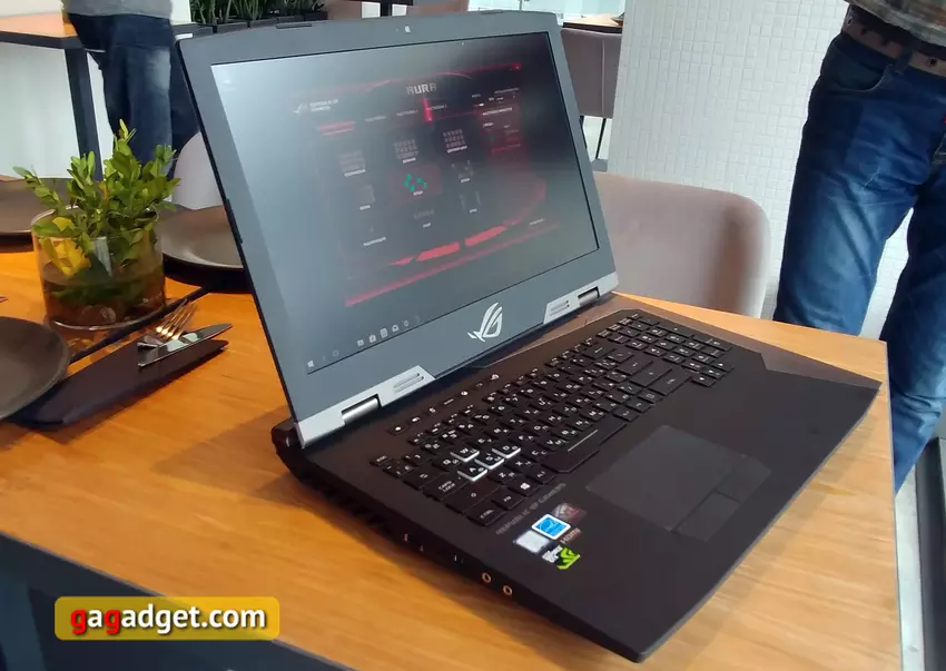 asus-rog-g703vi-pres-02.jpg