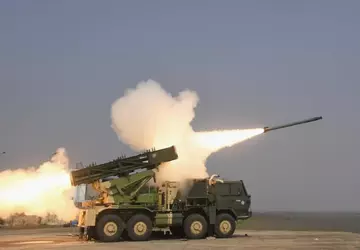 Chiny po raz pierwszy używają artylerii ...