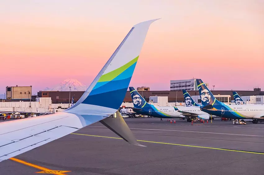 Alaska Airlines ewakuuje pasażerów linii lotniczych po pożarze telefonu