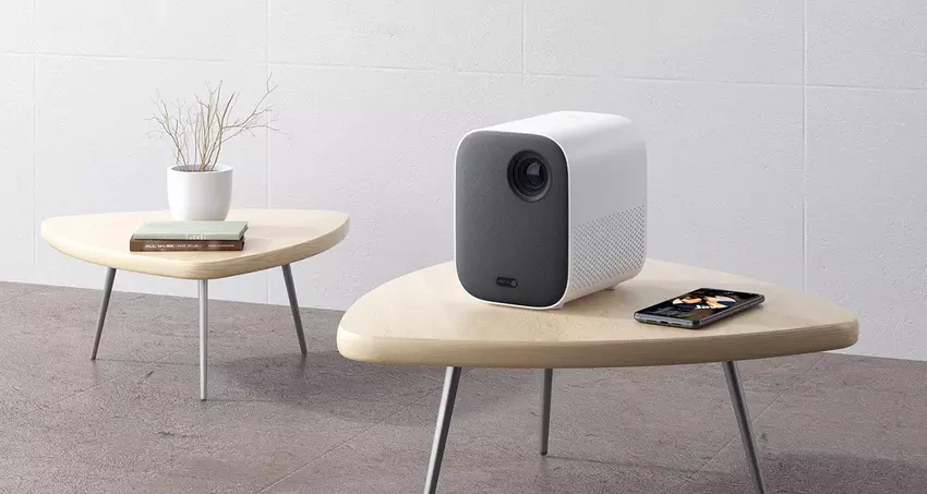 Xiaomi Mi Smart Compact Projector kompaktowych rozmiarów