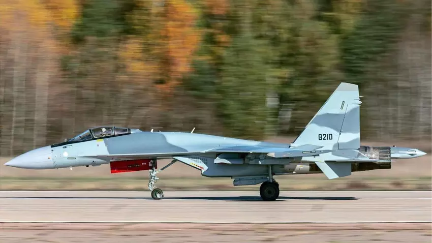 Pomimo trudnych negocjacji, Algieria nadal kupiła od Rosji myśliwce Su-35