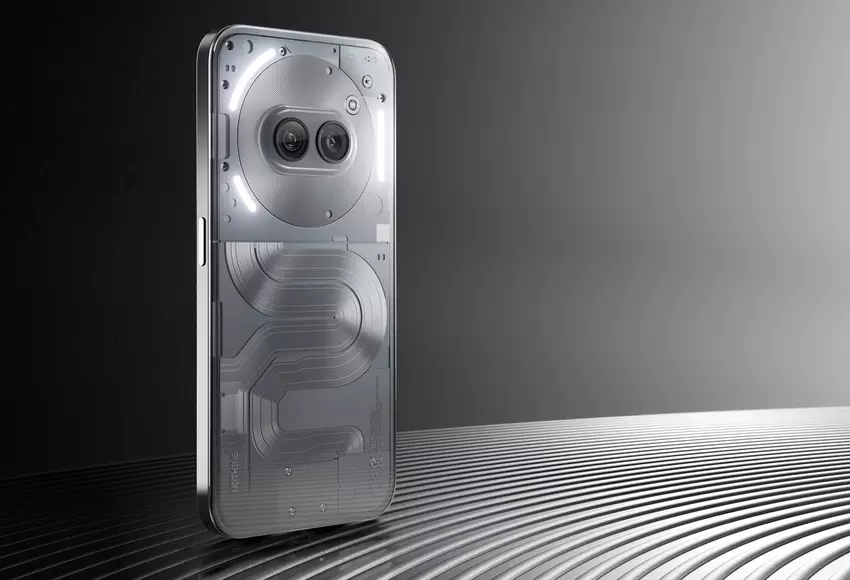 Nic nie wskazywało na Phone (2a) Plus przed ogłoszeniem: kopia Phone (2a) w kolorze srebrnym