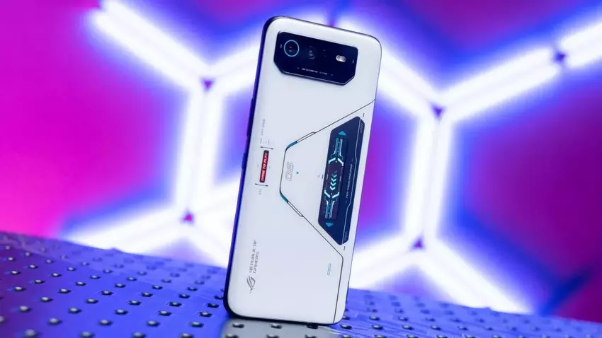 Top 10 najmocniejszych smartfonów listopada na rynku globalnym według AnTuTu - w pierwszej trójce są tylko modele ASUSa