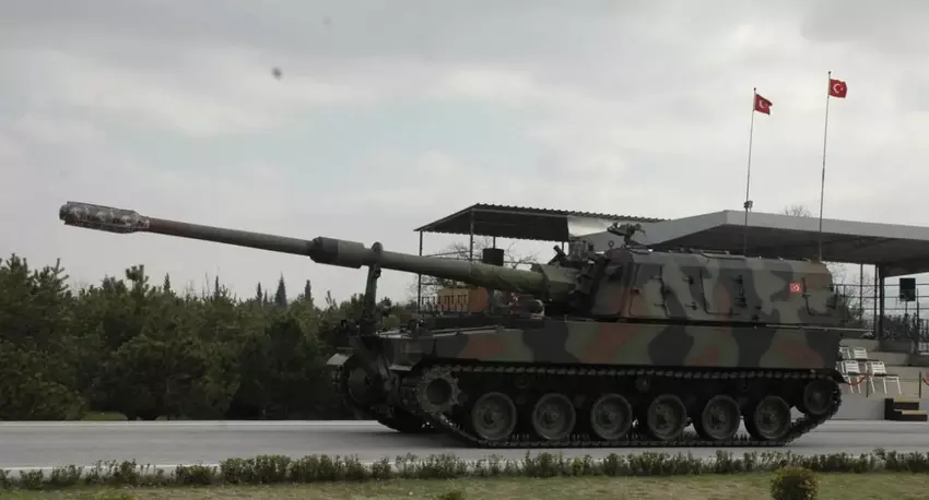 Turcja otrzymała pierwsze samobieżne haubice Firtina II własnej produkcji z niemieckim układem napędowym i zasięgiem strzału wynoszącym 40 kilometrów.