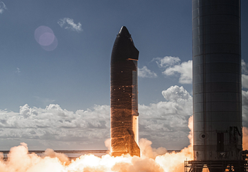 SpaceX kończy statyczny test odpalania boostera ...