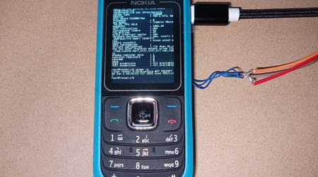 Klasyczny telefon Nokia 1680 z 2008 roku zamieniony w mini PC z systemem Linux