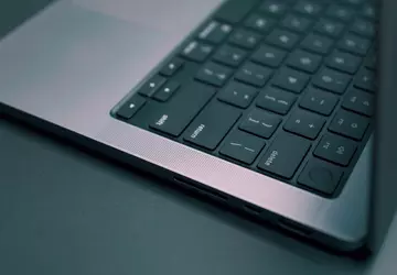 Użytkownicy MacBooków Pro 2021 narzekają na ...
