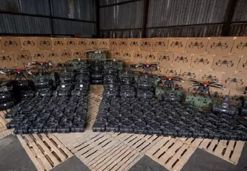 150 quadkopterów DJI Mavic 3E, 423 ...