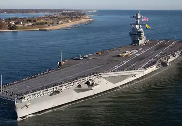 Największy na świecie lotniskowiec USS Gerald ...