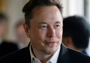 Elon Musk omawia sztuczną inteligencję, przyrost ...