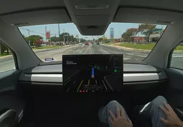 Tesla Cybercab bez kierownicy i pedałów ...