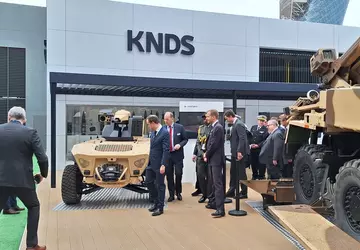 Nowy robot Centurio X-30 uzbrojony w ...