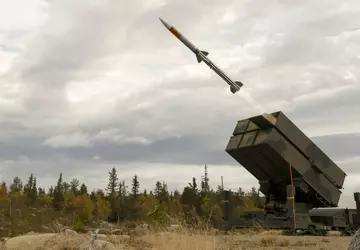 10 wyrzutni i 4 radary: Norwegia ...