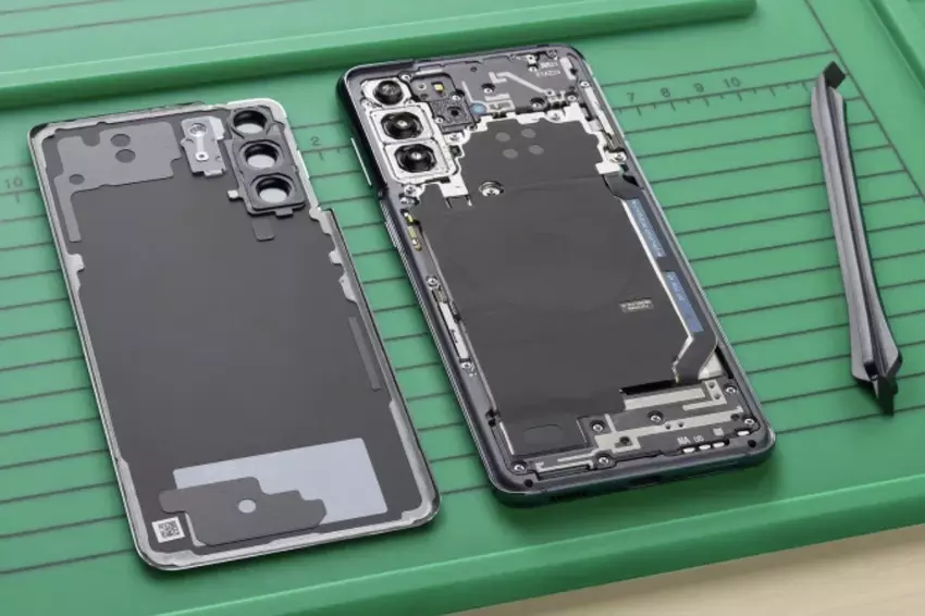 Samodzielna naprawa urządzenia Galaxy za pomocą części Samsung i iFixit.