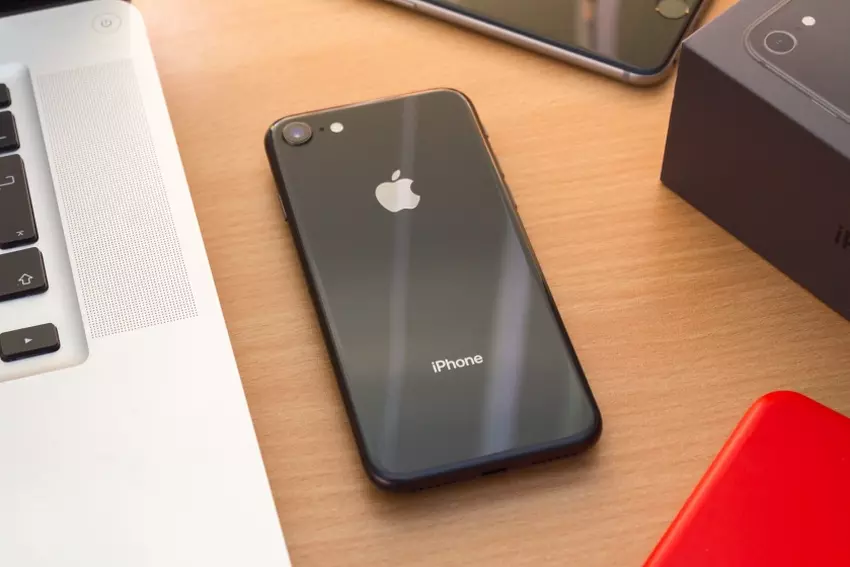 Plotka: Apple przygotowuje następcę iPhone'a 8 z ekranem 4,7 cala, układem A13 i ceną 650 USD