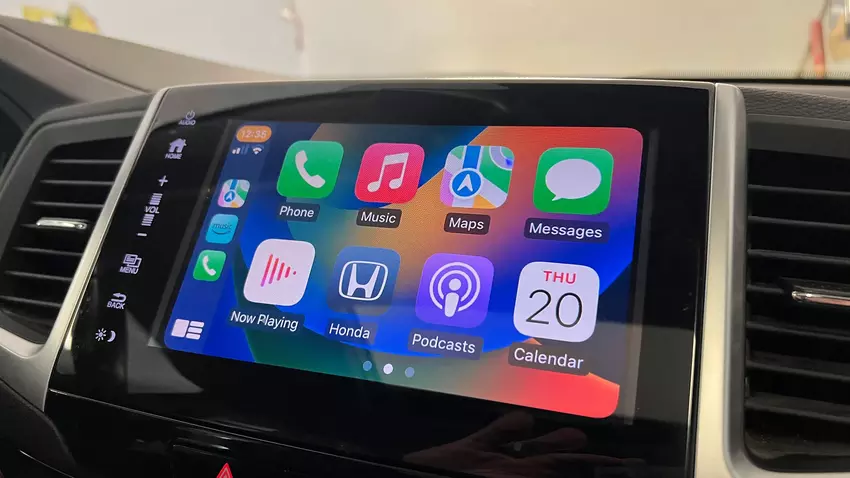 iOS 18 beta 4 dodaje nową tapetę CarPlay