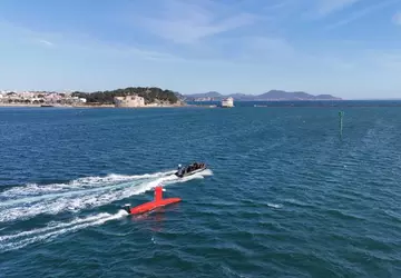 Francuska marynarka wojenna planuje połączyć amfibię ...