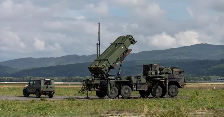 Do zimy Niemcy przekażą Ukrainie dodatkowy system obrony powietrznej Patriot, który zapewni ochronę przed rakietami balistycznymi i hipersonicznymi.