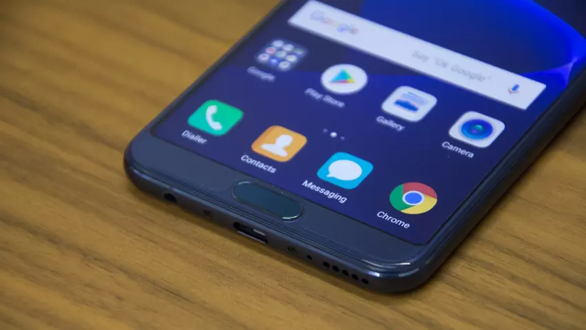 "Living" zdjęcie Honor 10: ekran z wycięciem i minimalnymi ramkami