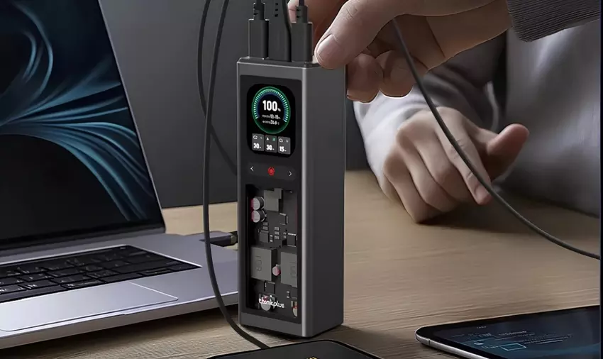 Lenovo przedstawiła zewnętrzną baterię ThinkPlus 20000mAh z mocą wyjściową do 140 W i możliwością ładowania trzech urządzeń jednocześnie