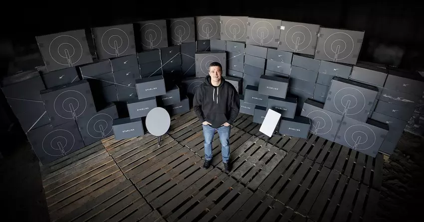 Polska przekazuje Ukrainie 1,570 terminali Starlink