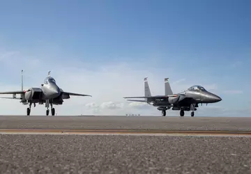 Zestaw do walki elektronicznej dla myśliwców ...