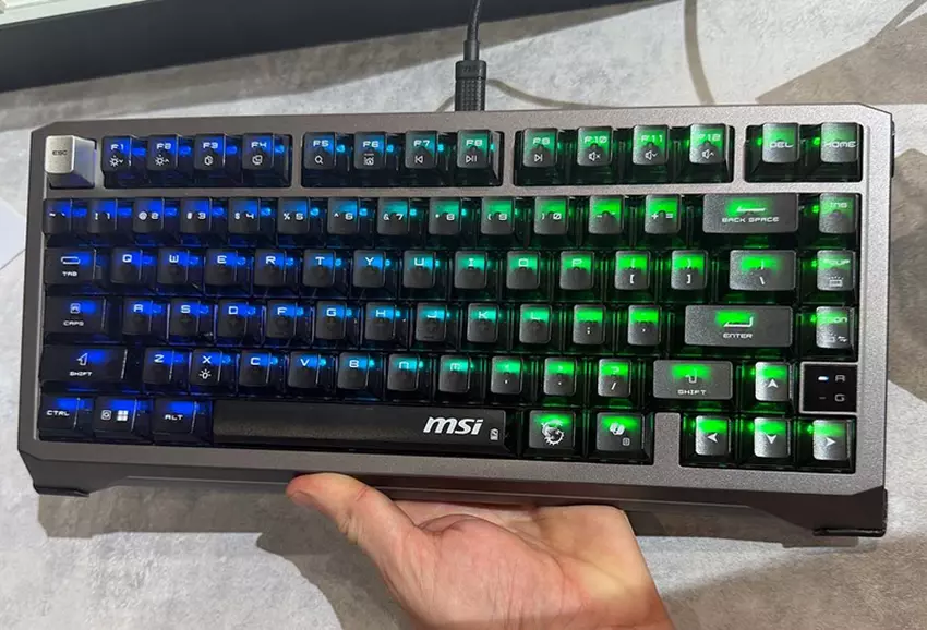 Ecosystemowy hub od MSI: klawiatura MSI Strike Alloy TMR