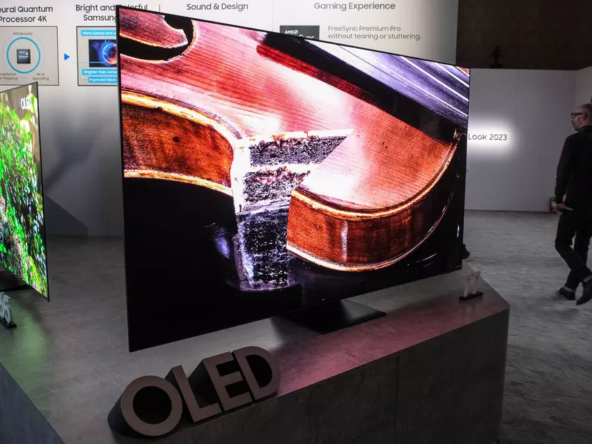 77-calowy telewizor Samsung QD-OLED 4K z odświeżaniem 144 Hz i jasnością 2000 nitów trafia do sprzedaży za 4500 dolarów