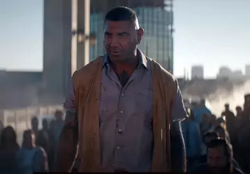 Dave Bautista oddaje strzały! Opublikowano zwiastun ...