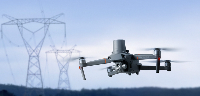 APU otrzyma 50 quadkopterów DJI Mavic 2 Enterprise Advanced z kamerą 48 MP, głośnikiem, reflektorem, kamerą termowizyjną i DJI Smart Controller Enterprise