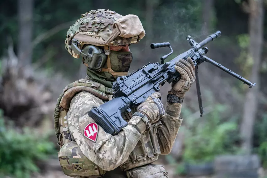 FN Minimi w 82 Oddzielnej Brygadzie Zmechanizowanej. Ilustracja: "Wróć żywy"