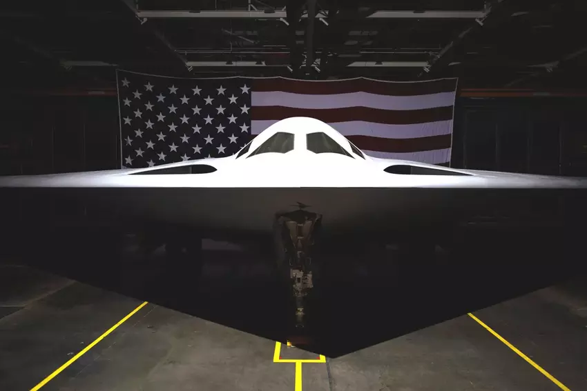 Northrop Grumman prezentuje bombowiec atomowy nowej generacji B-21 Raider, który może przetrwać najbardziej zaawansowane systemy obrony powietrznej