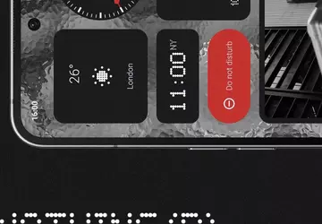 Płaski wyświetlacz z otworem pośrodku i ...