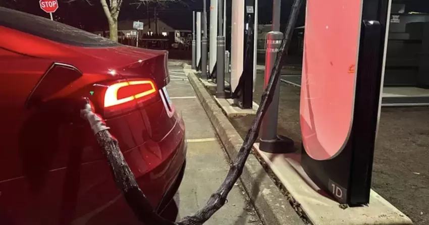 Tesla wprowadza ochronę antywandalową na stacjach Supercharger
