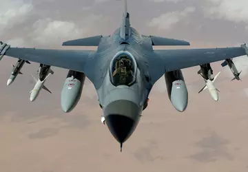 Media: pierwsze myśliwce F-16 przylecą na ...