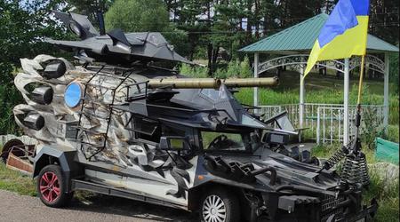 Ukrainiec stworzył brutalny samochód z dwoma Lockheedami F-117 Nighthawk, mnóstwem broni i rakietą, by przestraszyć Rosjan